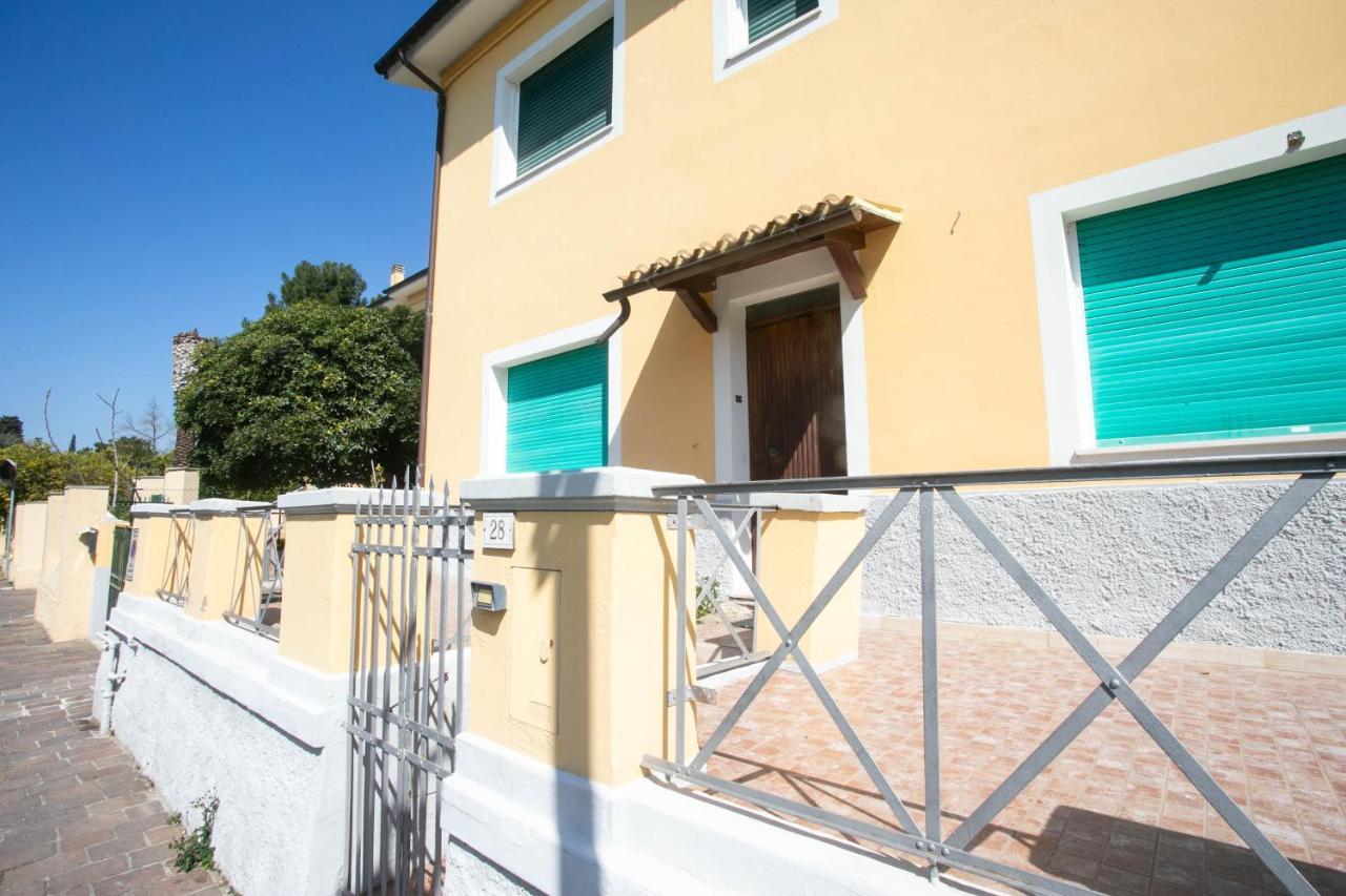 N050 - Numana, Trilocale In Centro Con Portico E Posto Auto Apartment Exterior foto